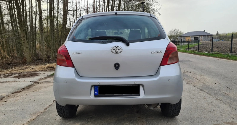 Toyota Yaris cena 9900 przebieg: 178000, rok produkcji 2007 z Zabrze małe 106